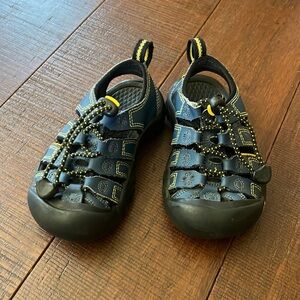 Toddler Boy Blue Keen Sandals, size 9